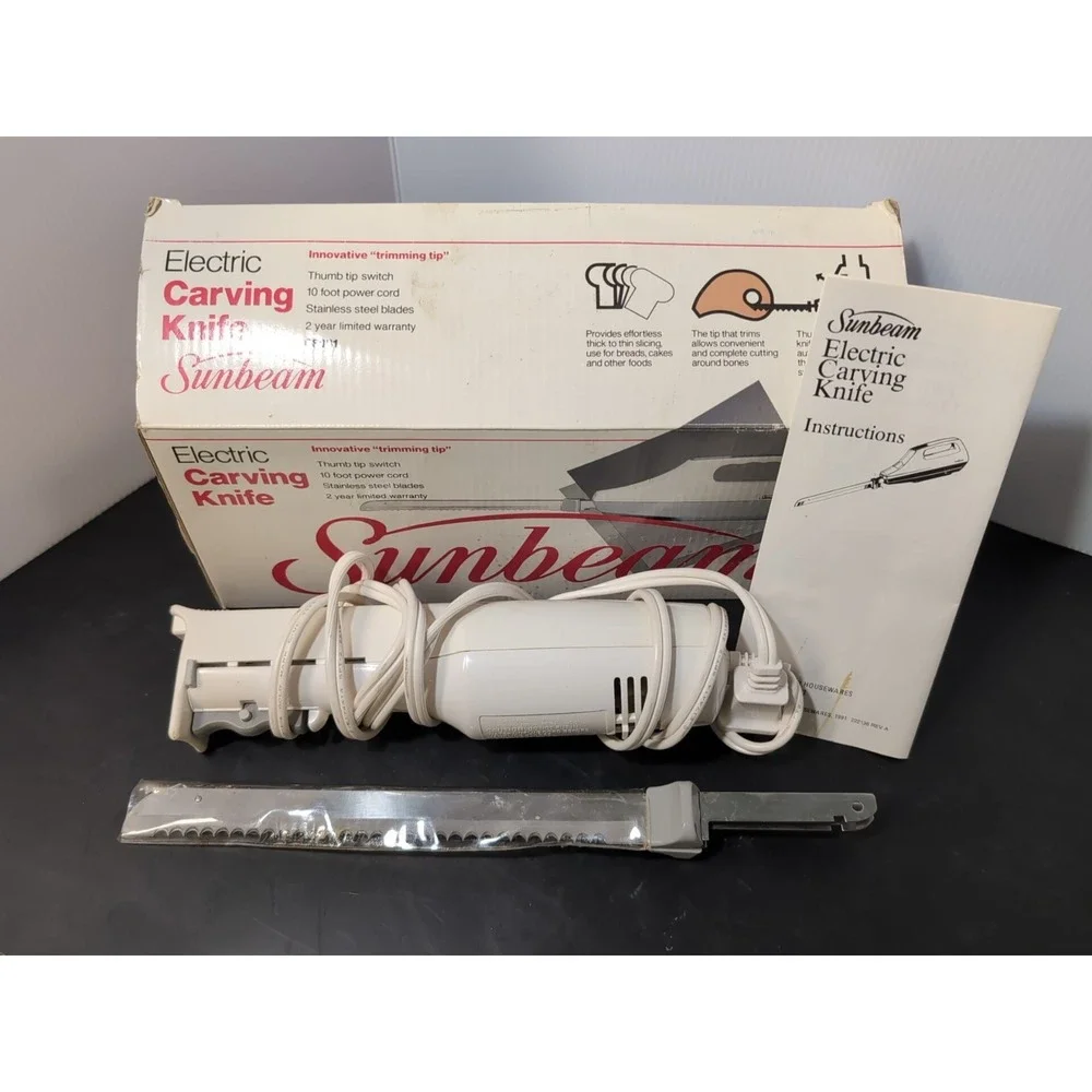 SUNBEAM CARVING ELECTRIC KNIFE 06081 WITH BLADES AND IN ORIGINAL BOX,VERY SHARP.